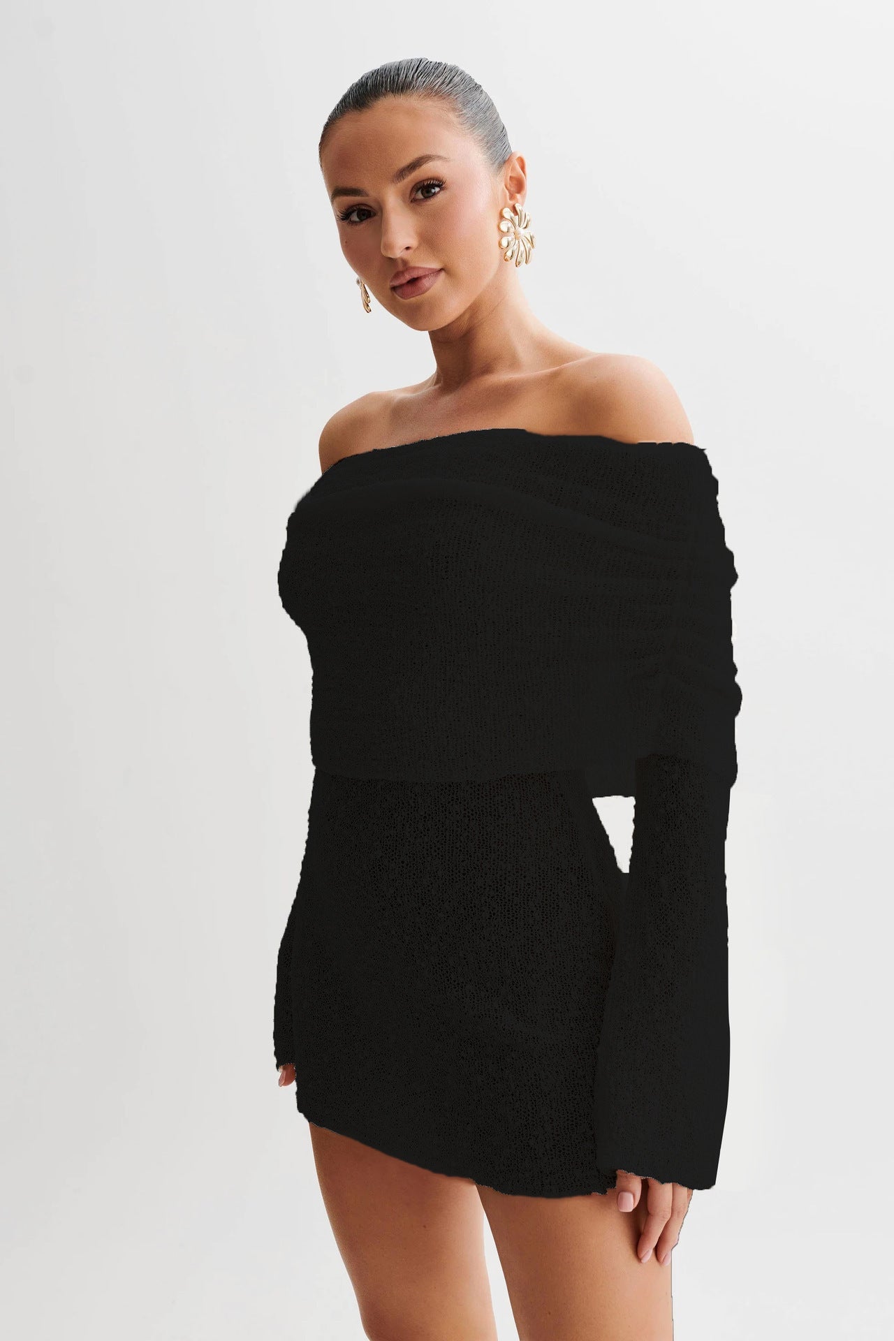 Mini-Robe Tricotée Chic – Col Bateau, Épaules Dénudées, Manches Longues, Style Club Élégant